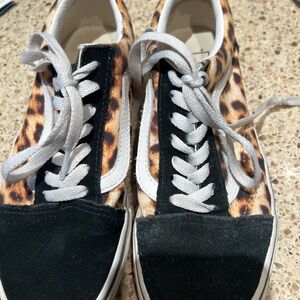 **VANS off the wall** leopard/suade sneakers